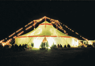 Beleuchtetes Festzelt